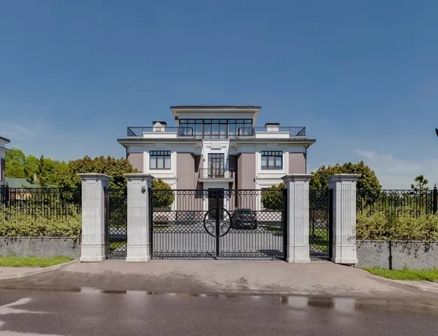 дом  в КП Стольное, 6 км от МКАД