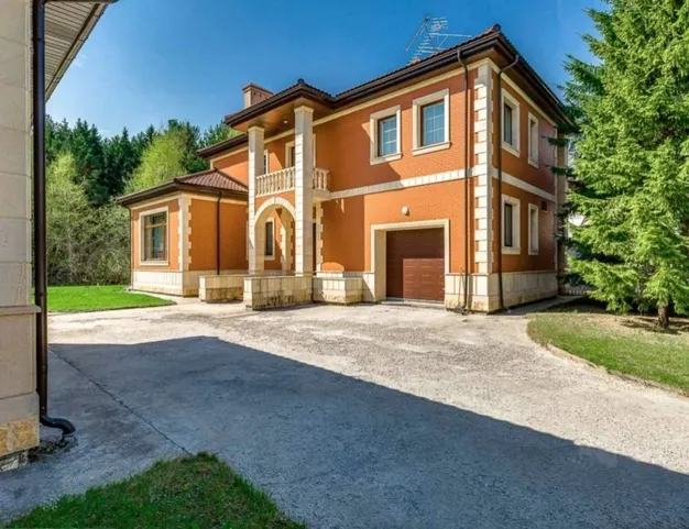 дом  в КП Резиденции Бенилюкс, 19 км от МКАД