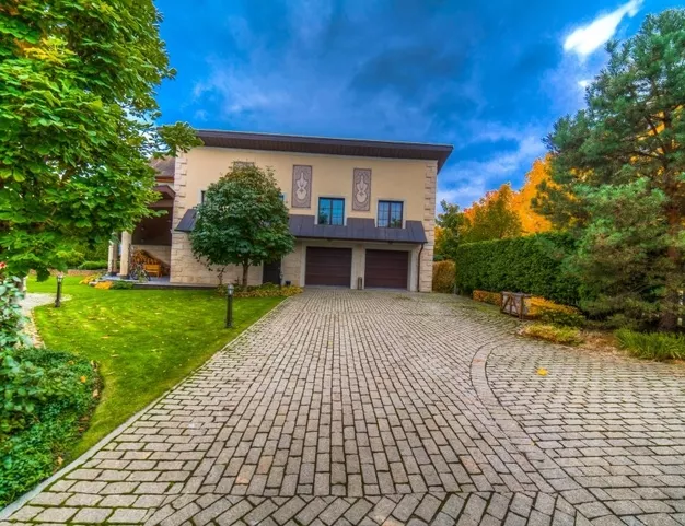 дом  в КП Резиденции Бенилюкс, 19 км от МКАД