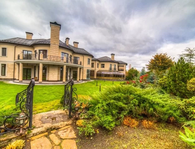 дом  в КП Резиденции Бенилюкс, 19 км от МКАД