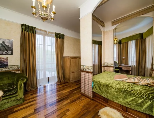 дом  в КП Резиденции Бенилюкс, 19 км от МКАД