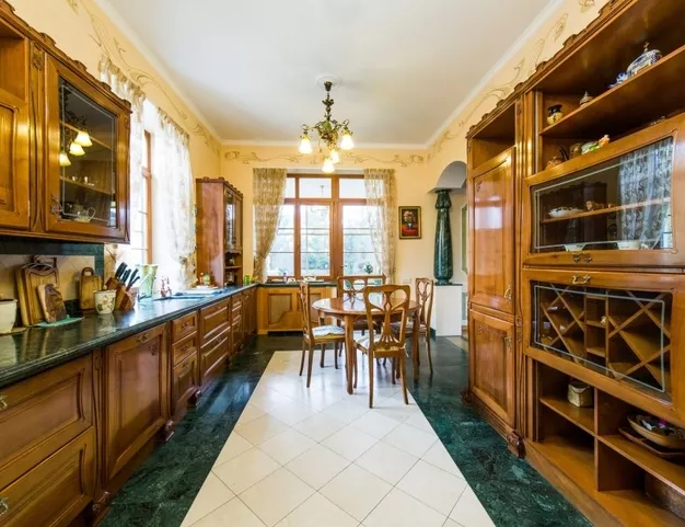 дом  в КП Резиденции Бенилюкс, 19 км от МКАД