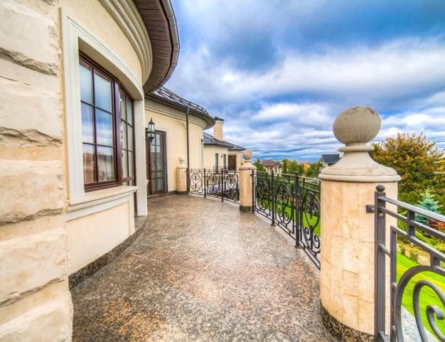 дом  в КП Резиденции Бенилюкс, 19 км от МКАД