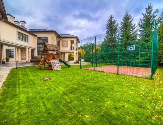 дом  в КП Резиденции Бенилюкс, 19 км от МКАД