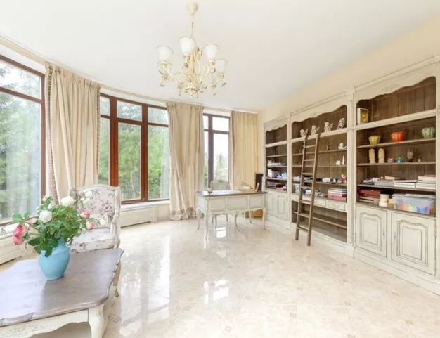 дом  в КП Резиденции Бенилюкс, 19 км от МКАД