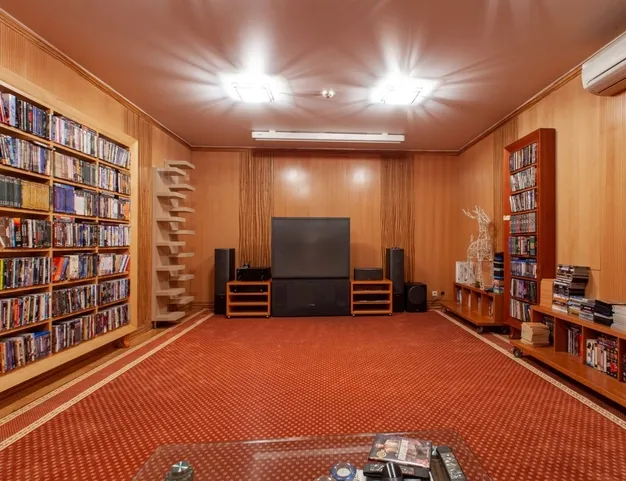 дом  в КП Резиденции Бенилюкс, 19 км от МКАД