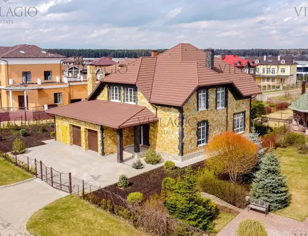 дом  в КП Новорижский, 19 км от МКАД