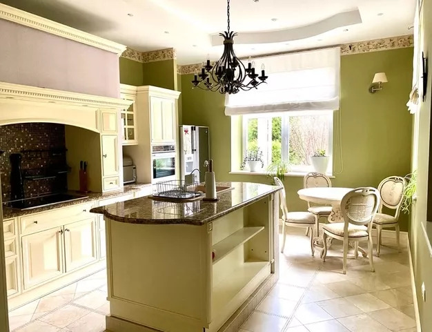 дом  в КП Резиденции Бенилюкс, 19 км от МКАД