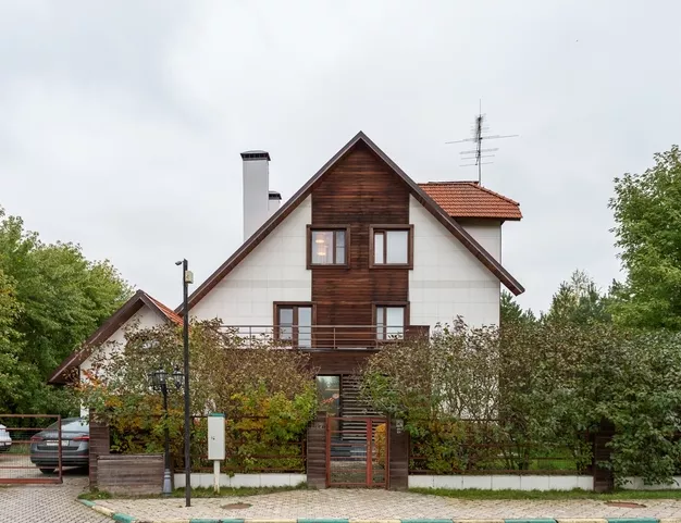 дом  в КП Петровский, 13 км от МКАД