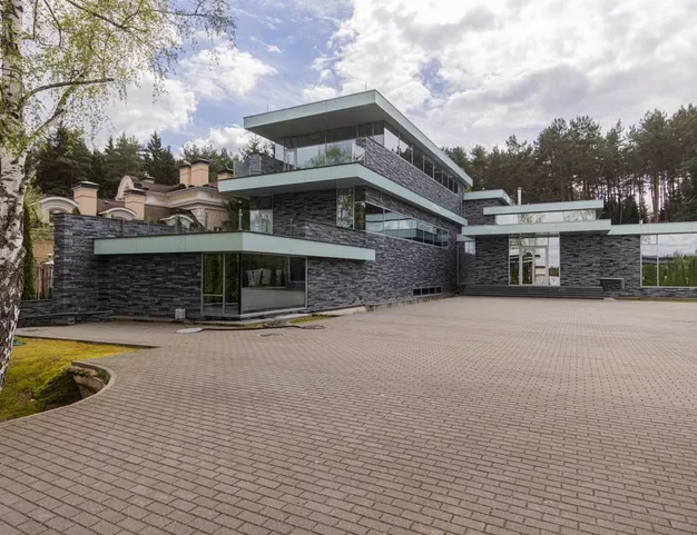 дом  в КП Резиденции Бенилюкс, 19 км от МКАД