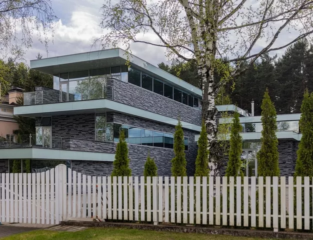 дом  в КП Резиденции Бенилюкс, 19 км от МКАД