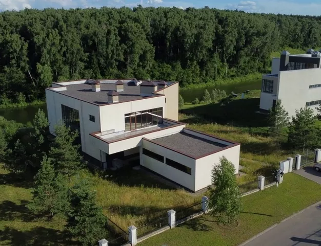 дом  в КП Березки, 17 км от МКАД