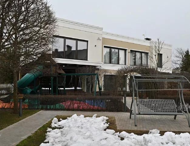 дом  в КП Резиденции Бенилюкс, 19 км от МКАД