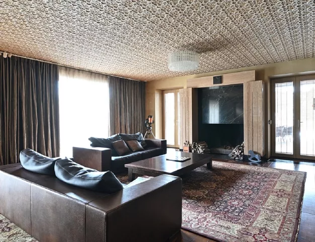 дом  в КП Резиденции Бенилюкс, 19 км от МКАД