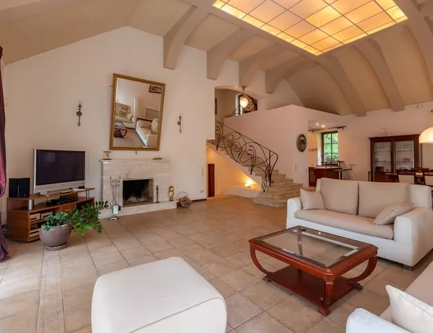 дом  в КП Калчуга, 12 км от МКАД