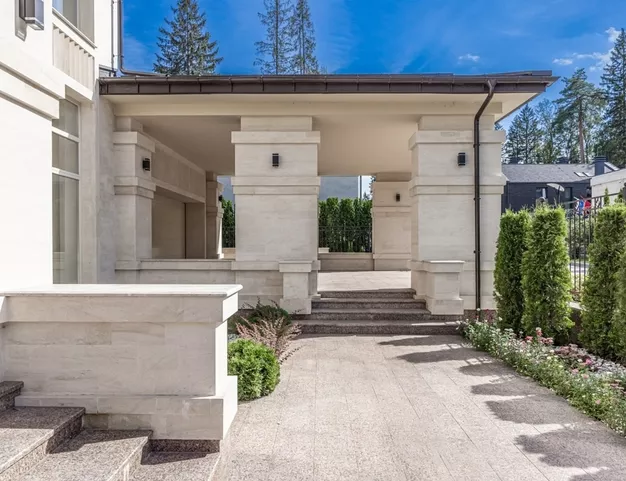 дом  в КП Ново-Успенский, 21 км от МКАД