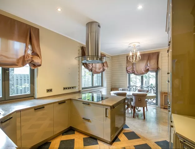 дом  в КП Новь, 6 км от МКАД