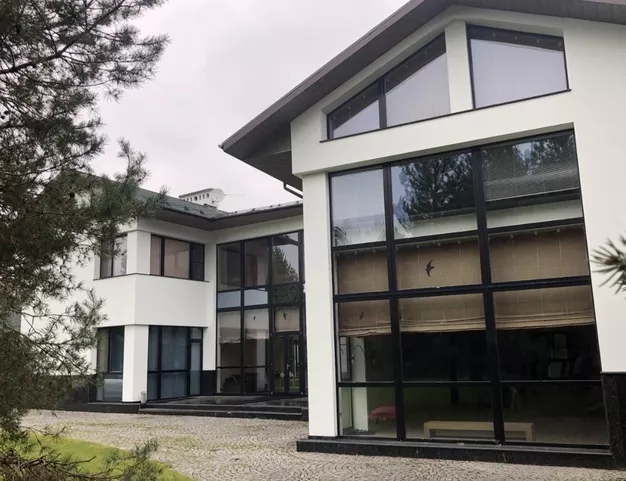 дом  в КП Резиденции Бенилюкс, 19 км от МКАД