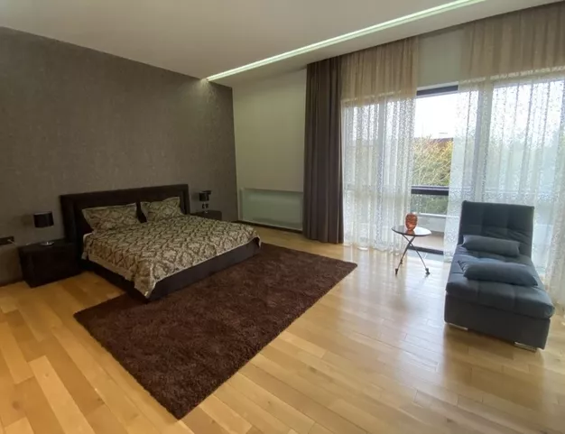 дом  в КП Резиденции Бенилюкс, 19 км от МКАД