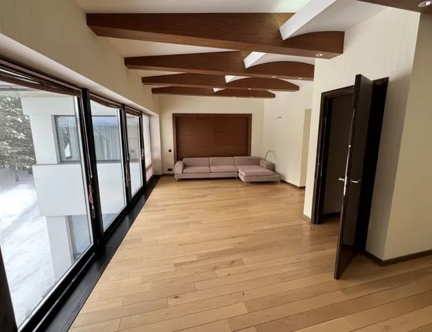 дом  в КП Резиденции Бенилюкс, 19 км от МКАД