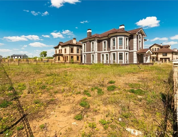 дом  в КП Монтевиль, 23 км от МКАД