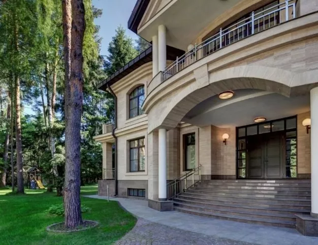 дом  в КП Резиденции Бенилюкс, 19 км от МКАД