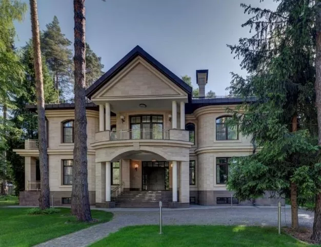 дом  в КП Резиденции Бенилюкс, 19 км от МКАД