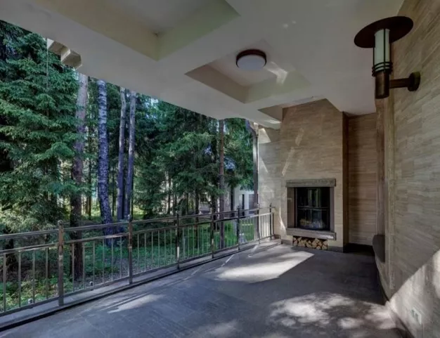 дом  в КП Резиденции Бенилюкс, 19 км от МКАД