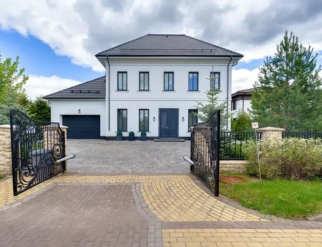 дом  в КП Монтевиль, 23 км от МКАД