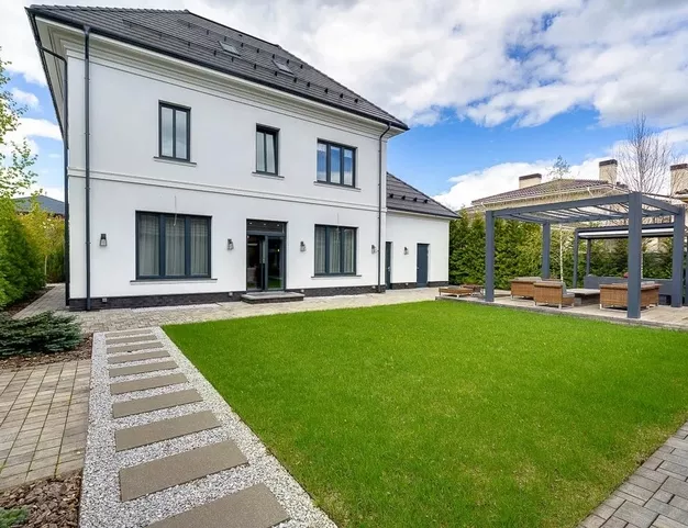 дом  в КП Монтевиль, 23 км от МКАД