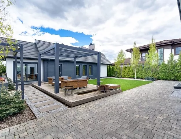 дом  в КП Монтевиль, 23 км от МКАД