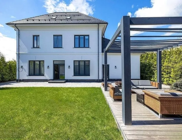 дом  в КП Монтевиль, 23 км от МКАД