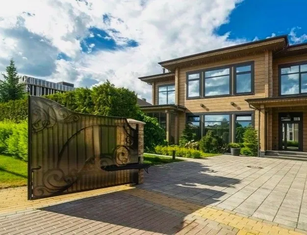 дом  в КП Монтевиль, 23 км от МКАД