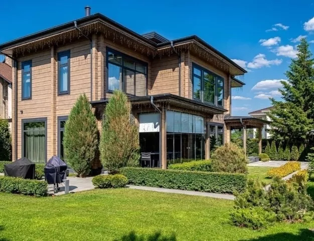 дом  в КП Монтевиль, 23 км от МКАД