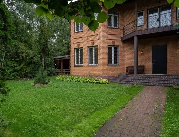 дом  в КП Глухово, 10 км от МКАД