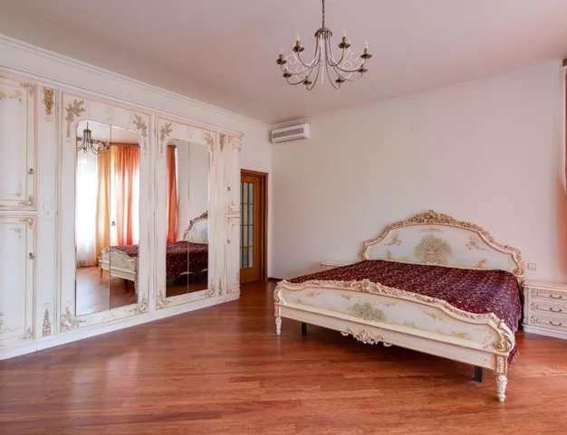 дом  в КП Глухово, 10 км от МКАД