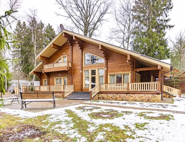 дом  в КП Дубки, 13 км от МКАД