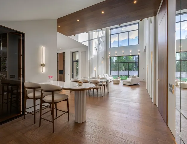 дом  в КП Резиденции Бенилюкс, 19 км от МКАД