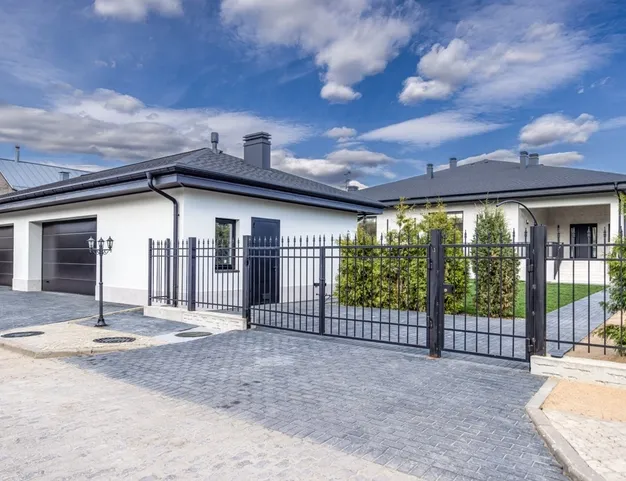 дом  в КП Петровский, 13 км от МКАД