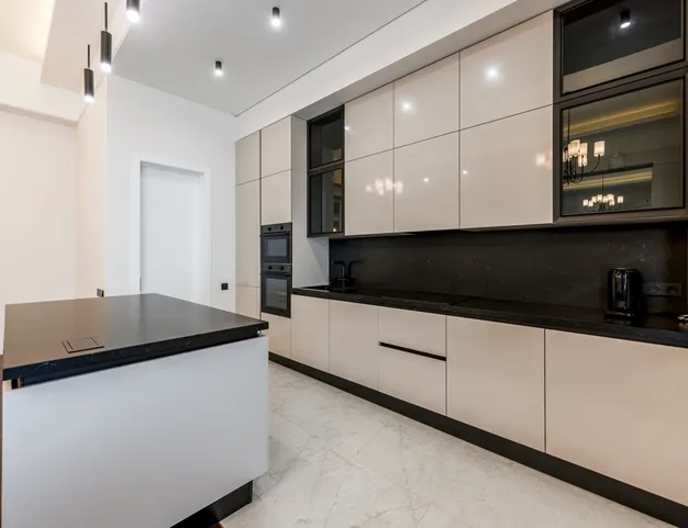 дом  в КП Петровский, 13 км от МКАД