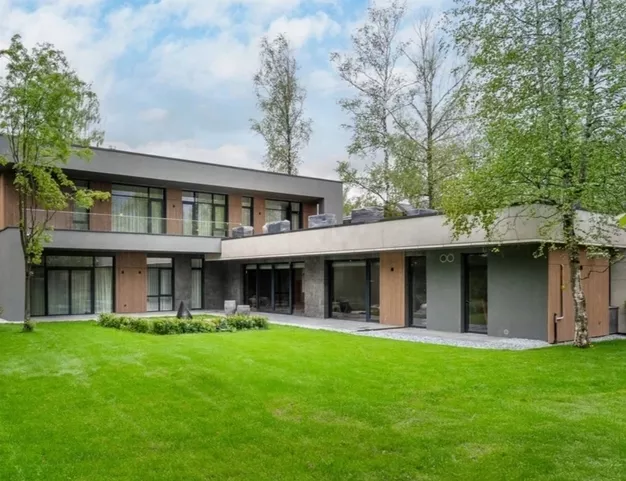 дом  в КП Монтевиль, 23 км от МКАД