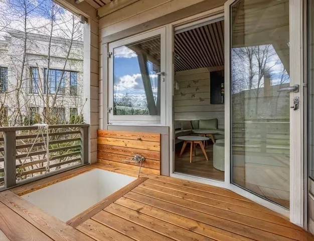 дом  в КП Монтевиль, 23 км от МКАД