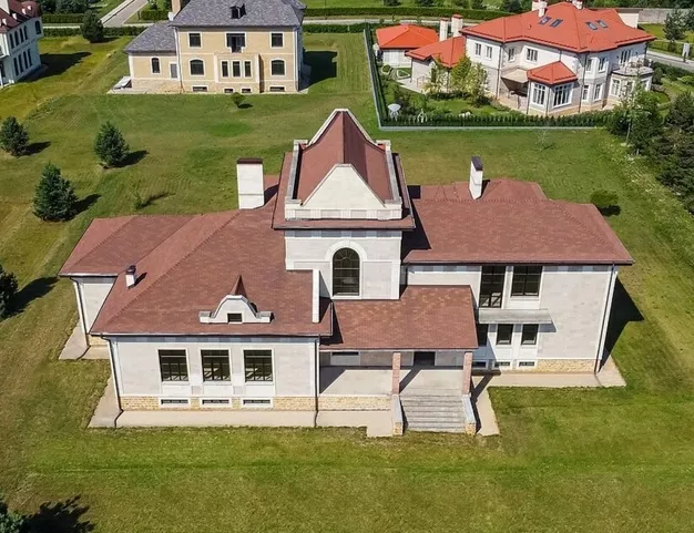 дом  в КП Шато Соверен, 16 км от МКАД