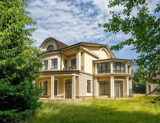 дом  в КП Резиденции Бенилюкс, 19 км от МКАД