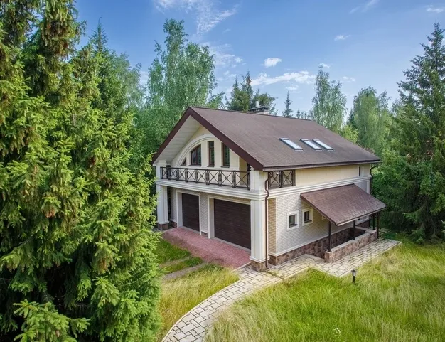 дом  в КП Резиденции Бенилюкс, 19 км от МКАД