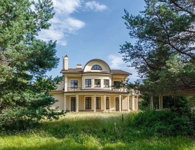 дом  в КП Резиденции Бенилюкс, 19 км от МКАД