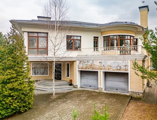 дом  в КП Резиденции Бенилюкс, 19 км от МКАД