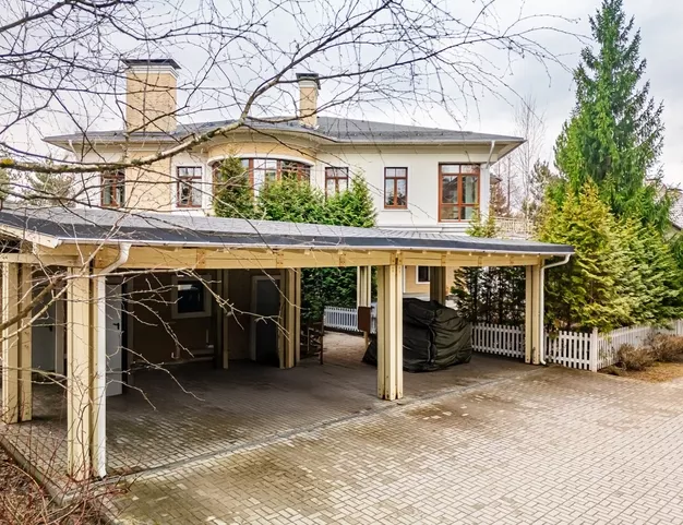 дом  в КП Резиденции Бенилюкс, 19 км от МКАД