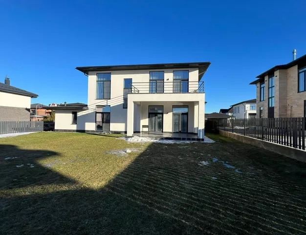 дом  в КП Павловы Озера, 14 км от МКАД