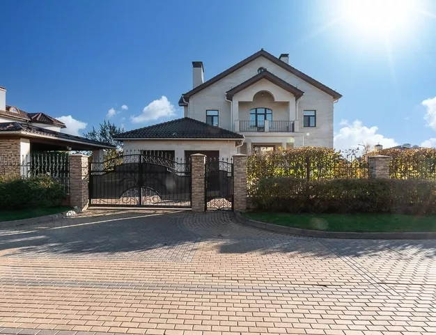 дом  в КП Монтевиль, 23 км от МКАД